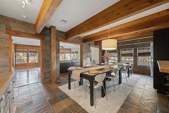 Foto del edificio - 158 Uriah Dr