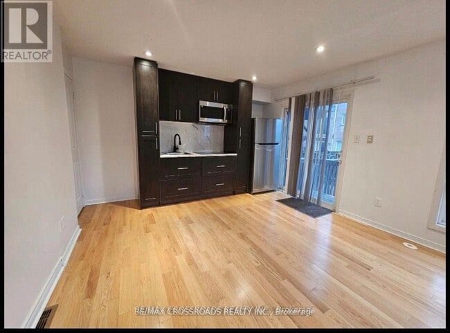 Building Photo - 21 Wilkes Crescent