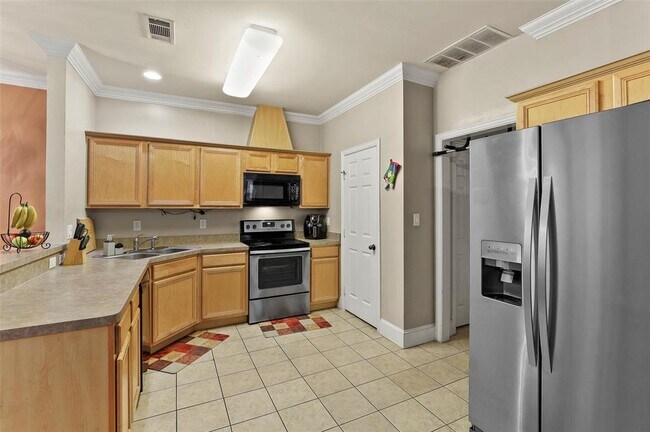 Building Photo - 925 Spring Valley Plaza