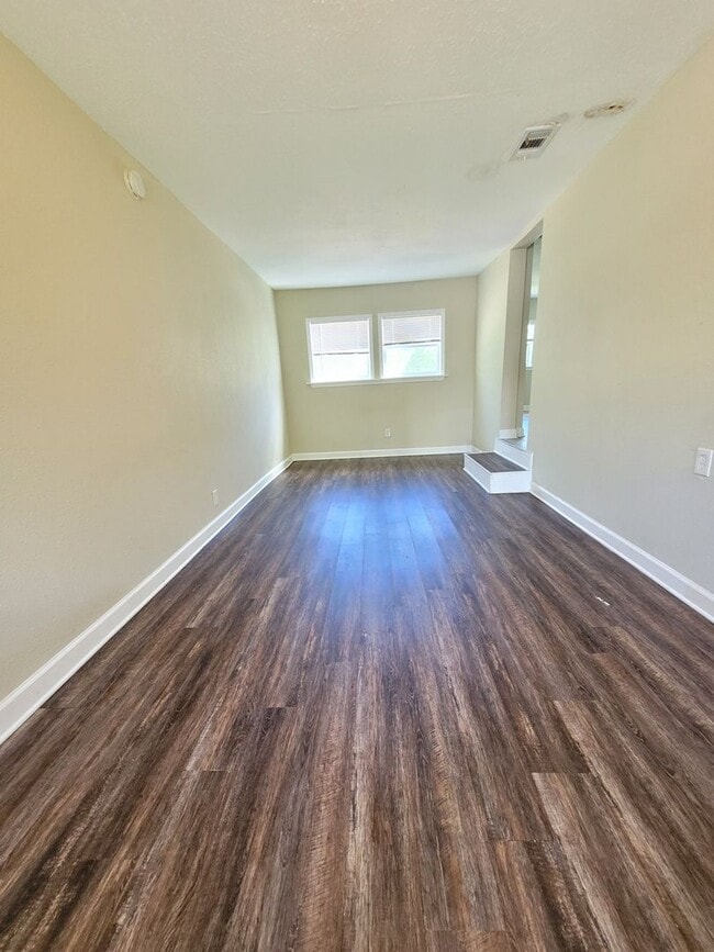 Building Photo - 307 Hermey Ave