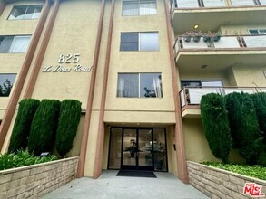 Building Photo - 825 Le Doux Rd