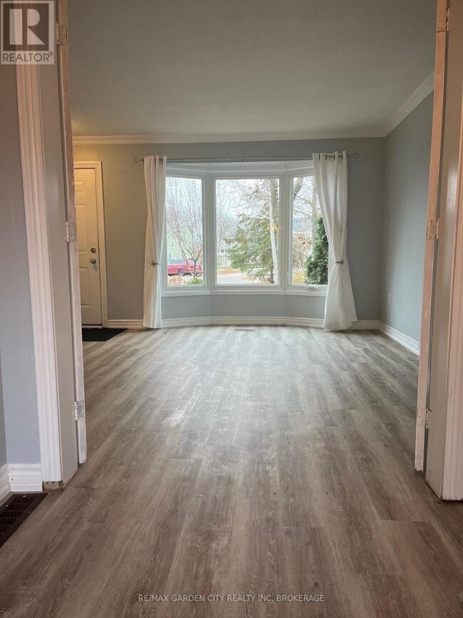 Building Photo - 42 Oakmeadow Pl