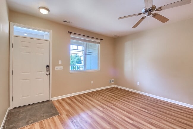 Foto del edificio - 833 E 98th Ave