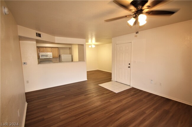 Building Photo - 555 E Silverado Ranch Blvd
