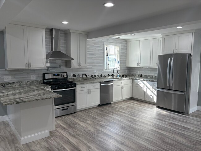 Foto del edificio - Fully Renovated Condo For Rent in West War...