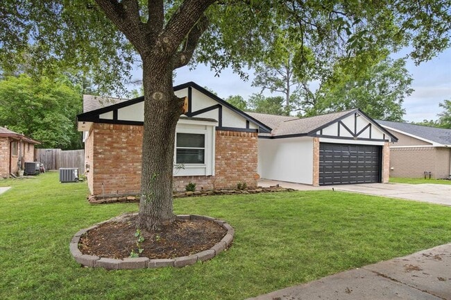 Building Photo - 16910 Glen Eagle Dr N