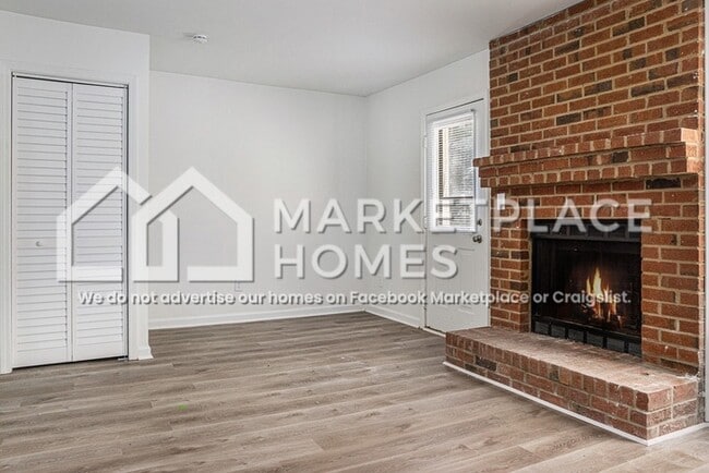 Building Photo - 5279 Oakridge Dr