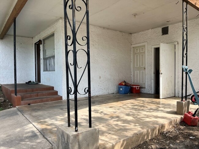 Building Photo - 101 Poco Vista Dr S