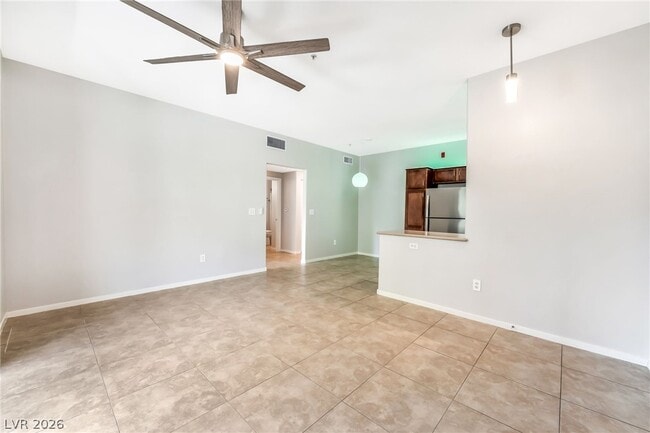 Building Photo - 2291 W Horizon Ridge Pkwy