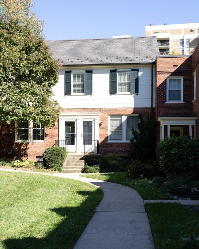 Building Photo - 1 Bedroom Townhome in Arlington