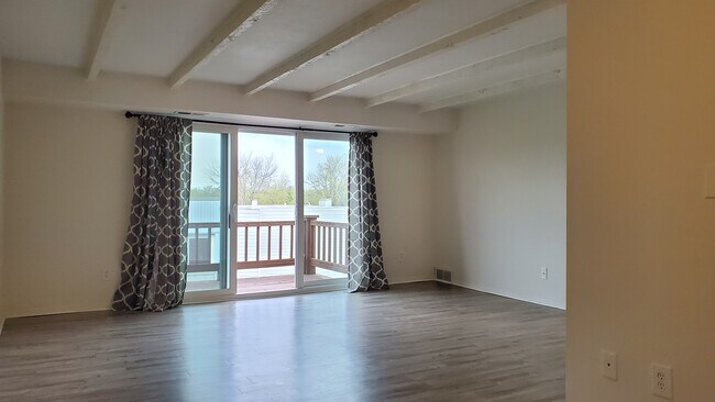 Living room - 1675 Cedarwood Dr