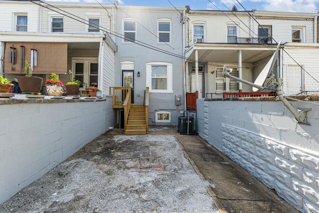 Primary Photo - 727 N Collington Ave