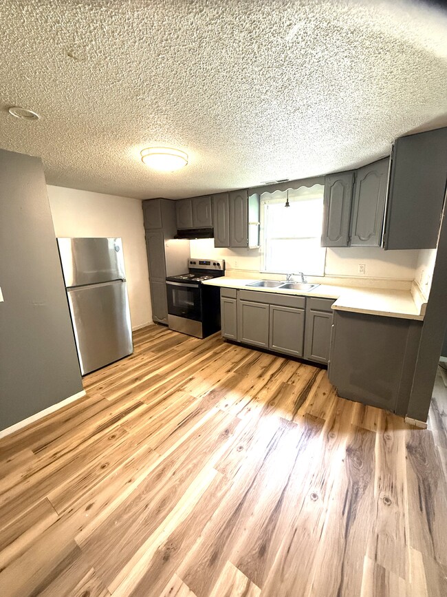 Building Photo - 10 Suncrest Ter