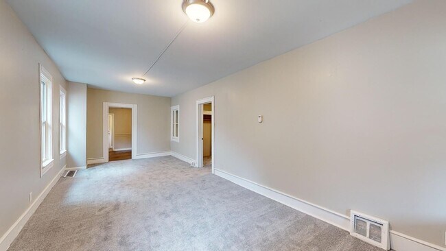 Foto del edificio - Old Brooklyn Area - 4 Bedroom - 1 Bath - Single Family Home