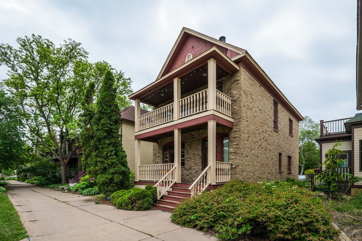 Front Entrance - 2308 Milwaukee Ave, Lower Unites