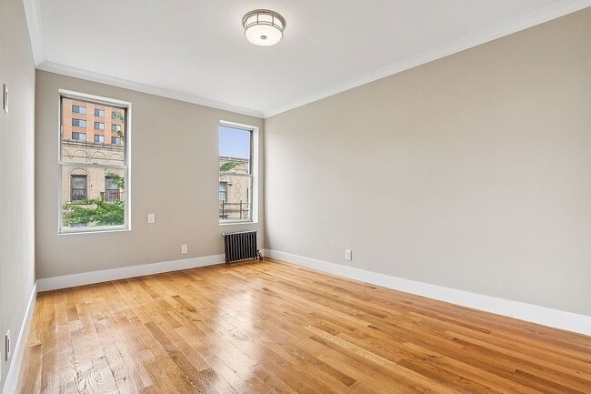 Building Photo - 811 Walton Ave