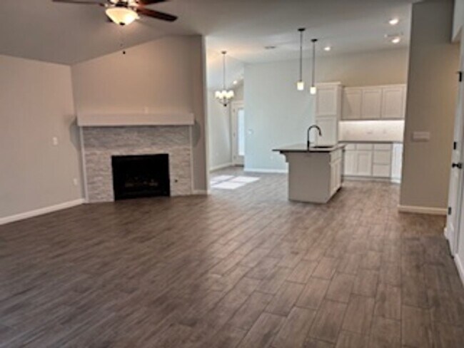 Building Photo - FIRST MONTH FREE - NEW NEW NEW!