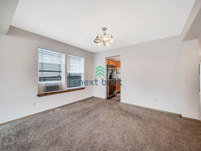 Foto del edificio - 4 Bed and 2.5 Bath Single-family Home Avai...