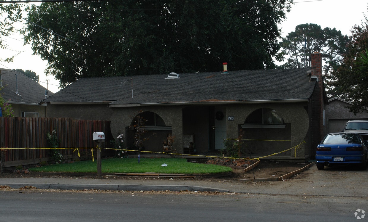 Building Photo - 238-246 Southside Dr