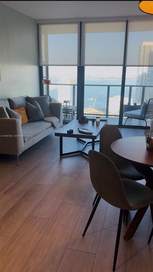 Foto del edificio - 121 NE 34th St