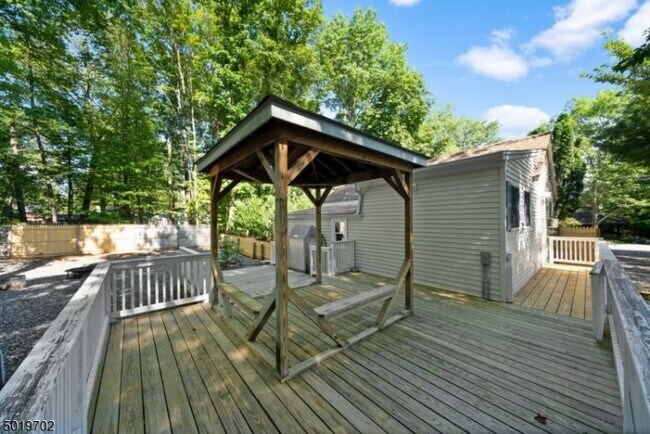 Foto del edificio - 38 Pioneer Point Dr