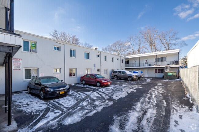 Foto del edificio - 360 Larkfield Rd