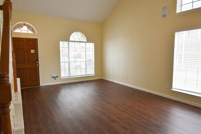 Foto del edificio - 13319 Lynnville Dr