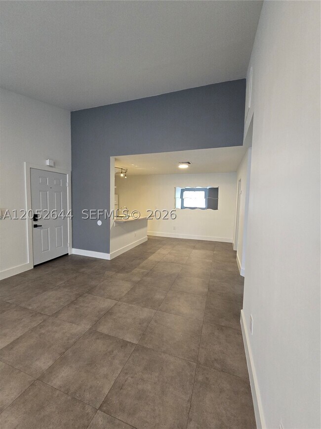 Foto del edificio - 18324 NW 68th Ave