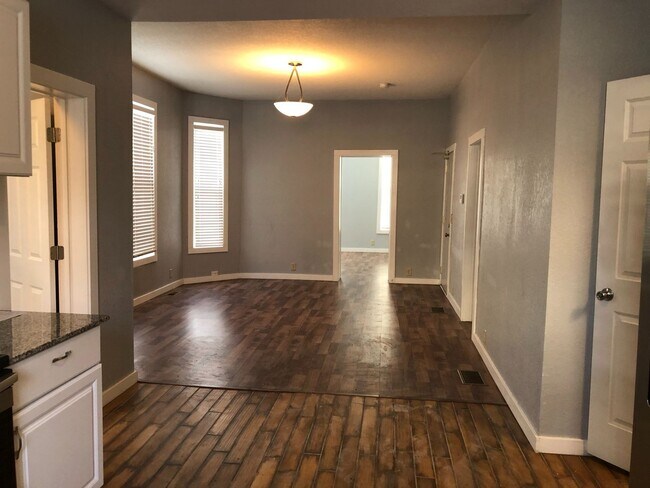 Building Photo - 421 Mount Ida
