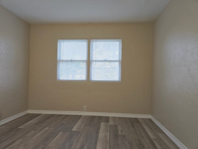 Building Photo - 808 W Cypress Ave