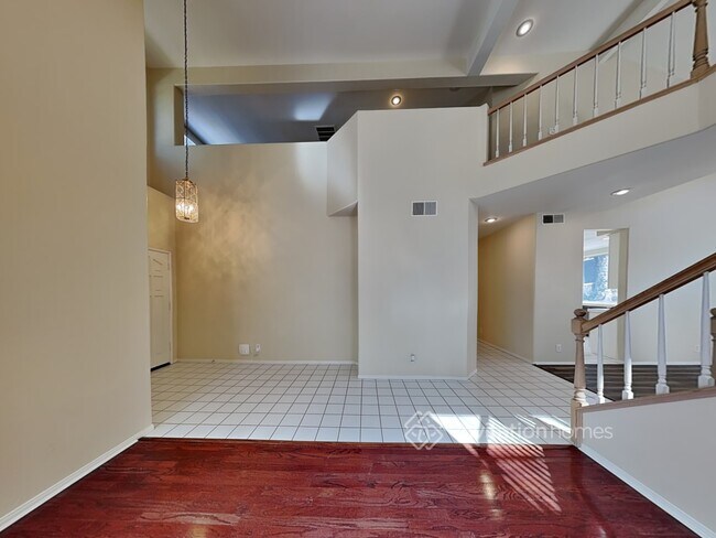 Building Photo - 39282 Calistoga Dr