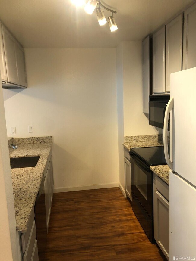 240 N Bayshore Blvd, San Mateo, CA 94401 Condo for Rent in San Mateo