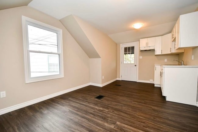 Building Photo - 310 Mason Ave