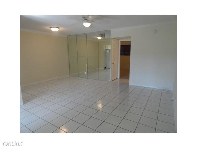 Building Photo - 581 Blue Heron Dr