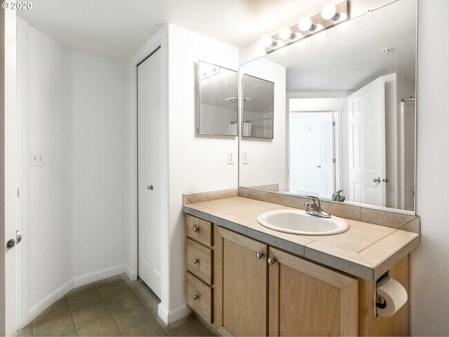 Building Photo - 760 NW 185th Ave