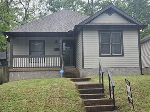 Building Photo - 907 11th Ave N