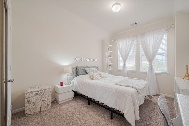 Foto del edificio - 5218 Windy Plantation Dr