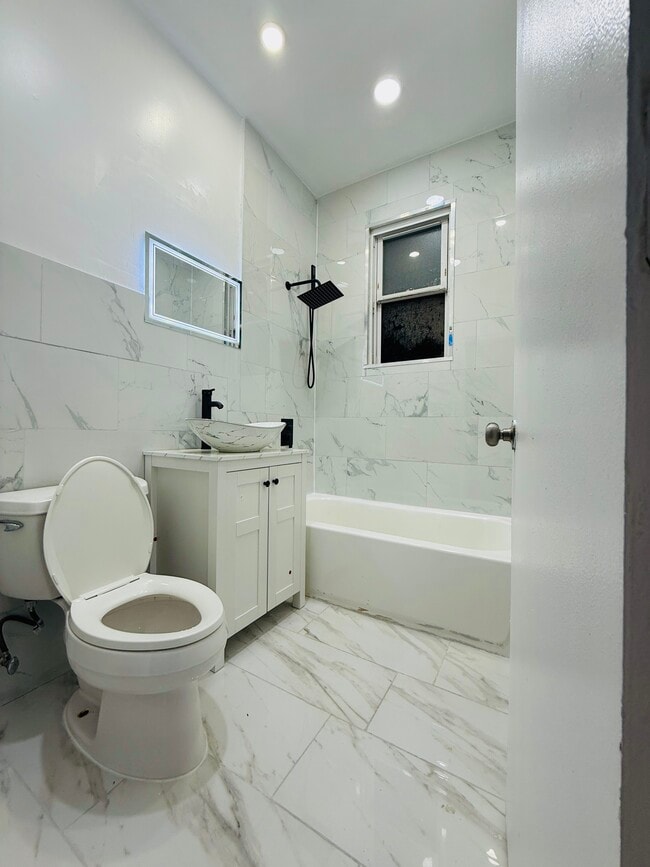 Building Photo - 15 Finlay Pl