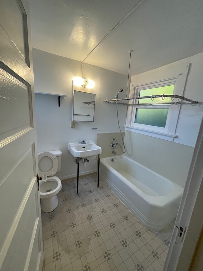 Building Photo - 1105 Del Norte St