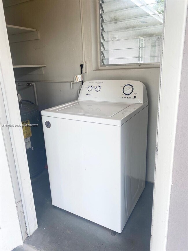 Foto del edificio - 2 bedroom in Hallandale FL 33009