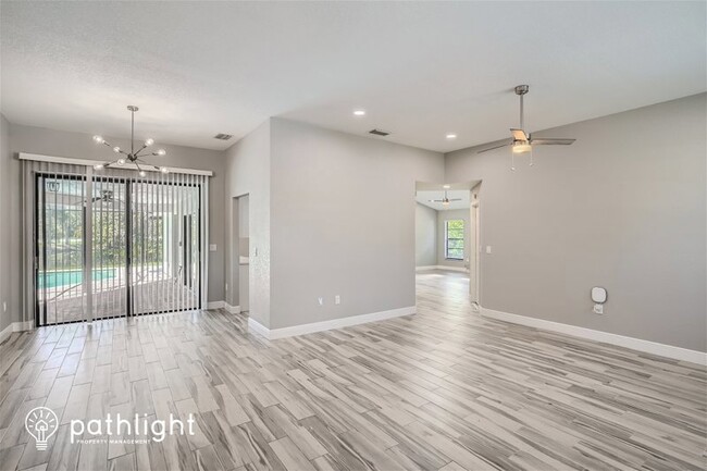 Building Photo - 598 Waterford Cir W