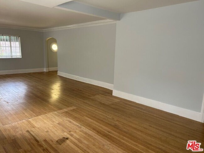Foto del edificio - 860 Serrano Pl