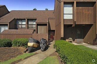 Building Photo - 6 Hickory Ct