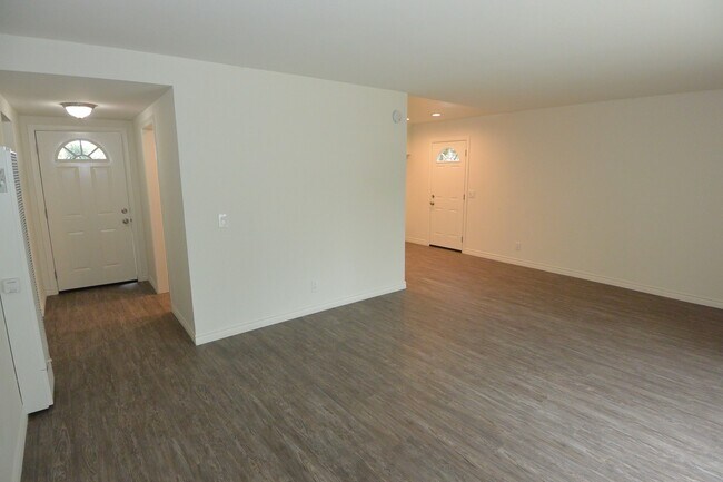 Foto del edificio - Totally Remodeled 4 BD 2 BA SFR in Hunting...