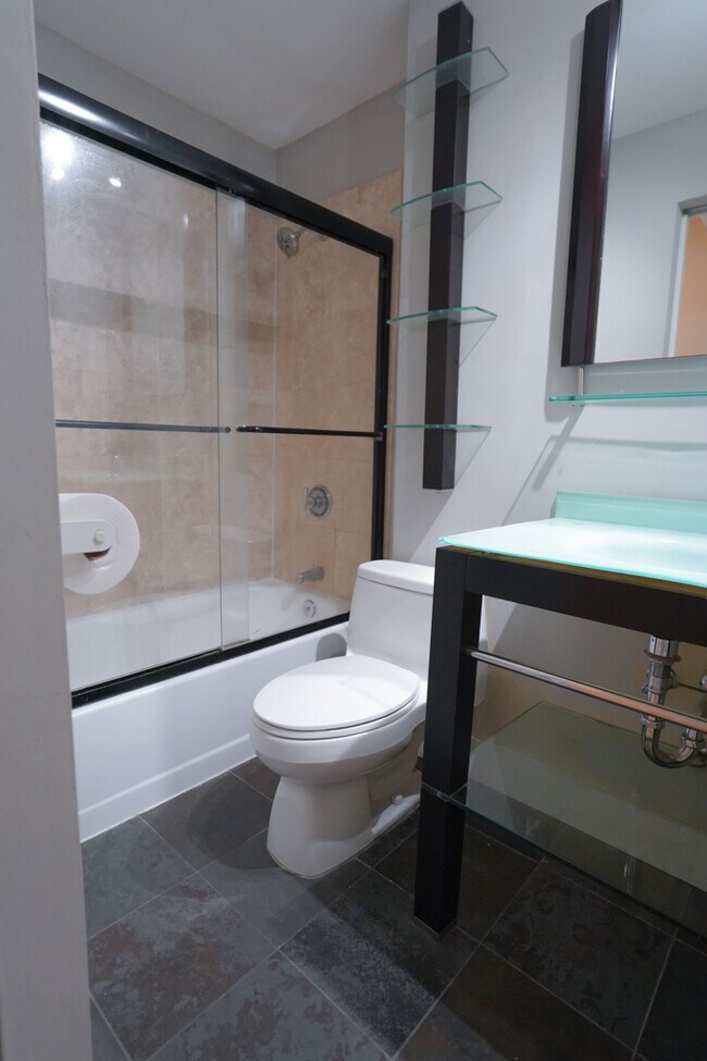 Building Photo - 607 Westgate Ave