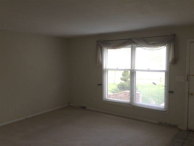 Building Photo - 3 br, 2 bath Duplex - 52nd street 1782