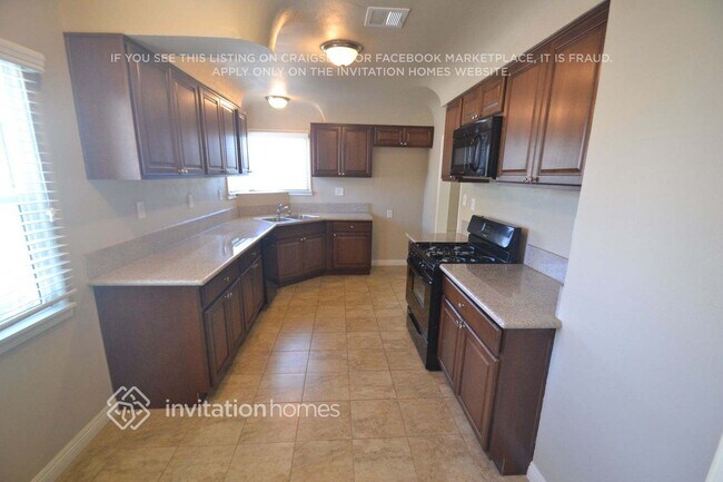 Foto del edificio - 836 W 109th Pl