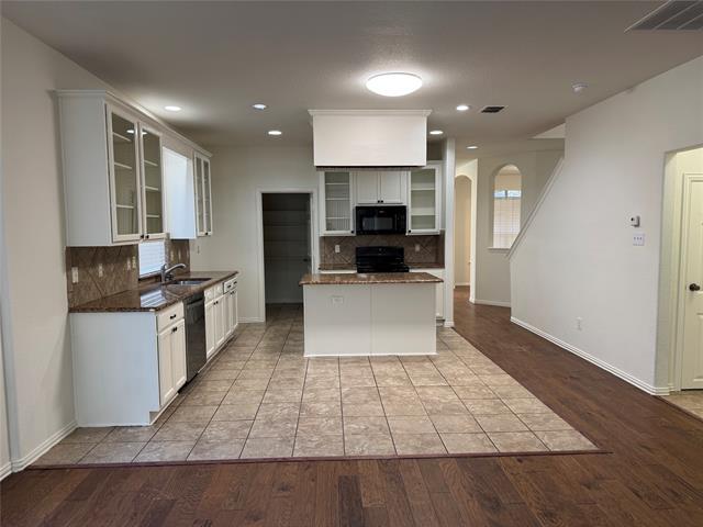 Building Photo - 2230 Jaguar Dr