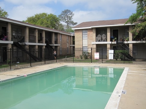 Building Photo - Pinechase Apartments