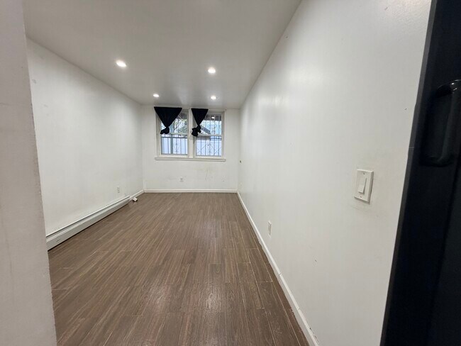 Foto del edificio - 11440 145th St